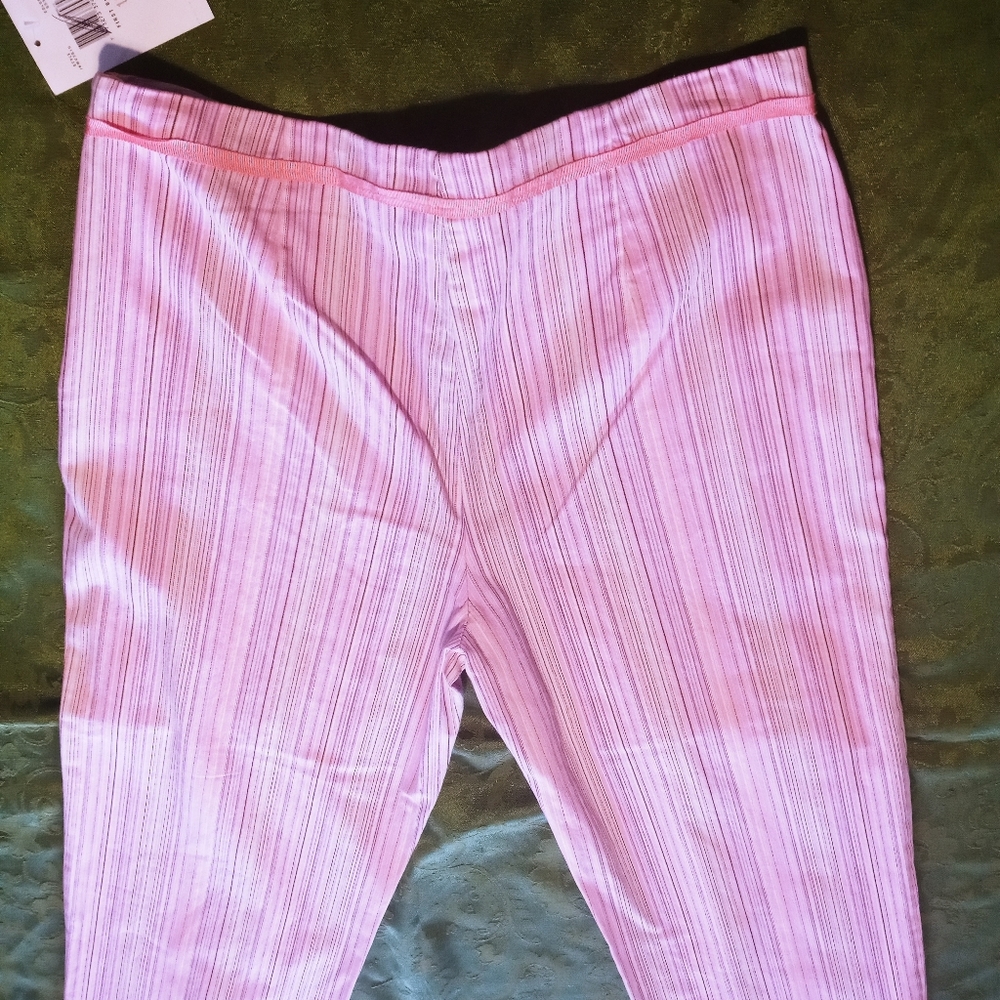 🪻4/$25🪻 super cute pink striped capri pants NWT